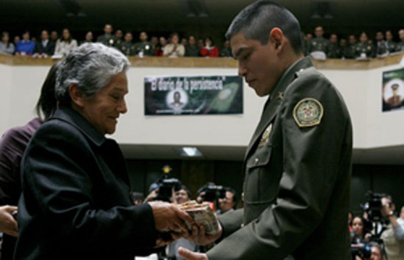 La madre de un rehén asesinado recupera el diario de su hijo