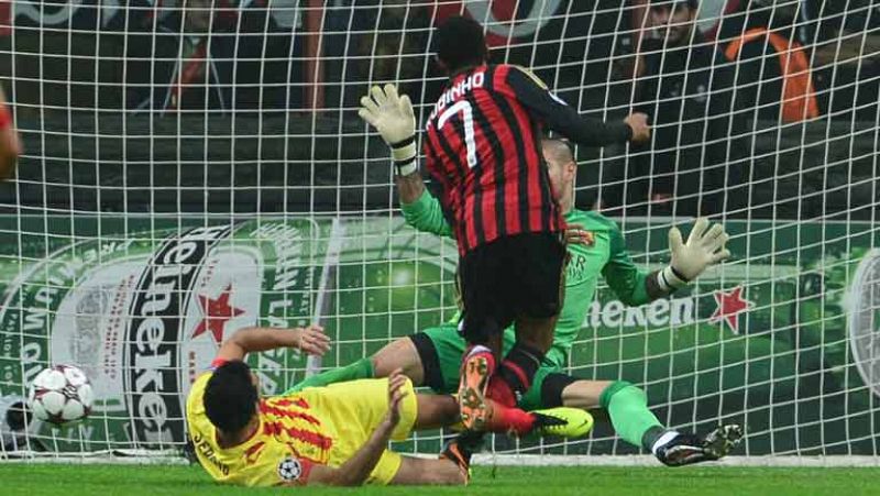 Robinho ha marcado el primer gol del encuentro de Champions contra el Barça, en el minuto 8 de juego, tras un pase de Kaká. 