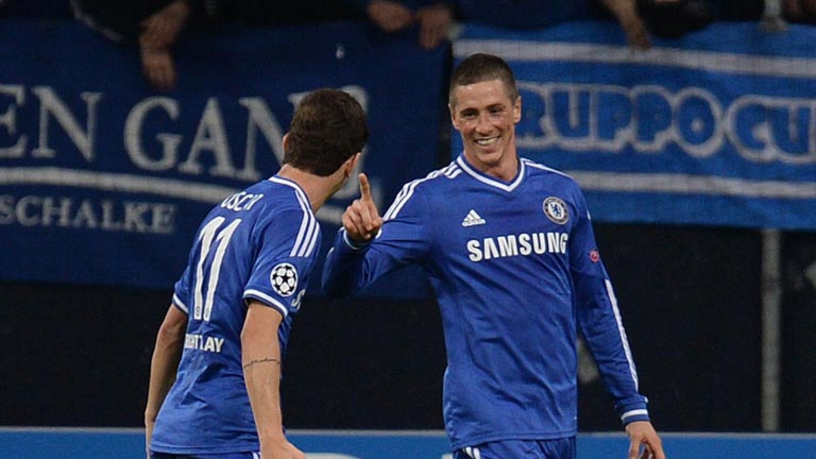 El español Fernando Torres, con dos goles, lideró hoy la goleada conseguida por el Chelsea a domicilio ante el Schalke (0-3), en un partido típico del equipo inglés que supo sacar el mayor partido posible de su fortaleza defensiva y del juego de contragolpe.