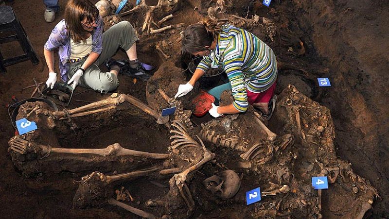 Identifican los cuerpos de cuatro de los 140 españoles desaparecidos durante la dictadura argentina