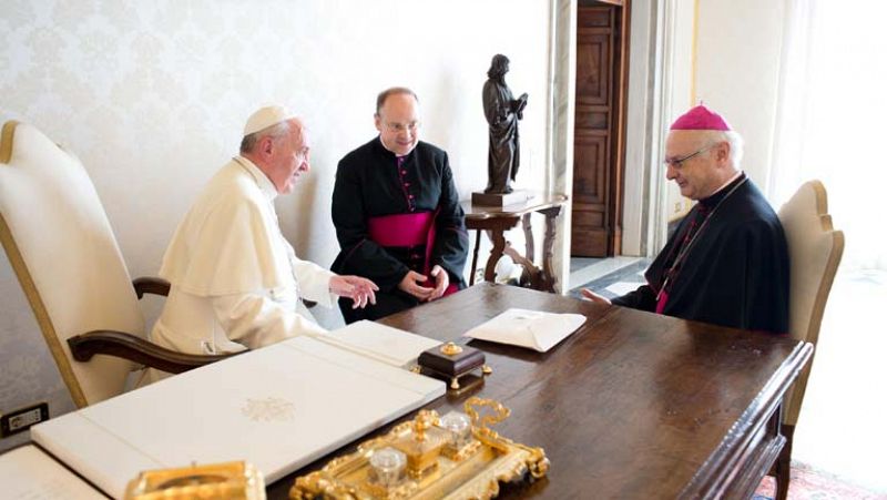 El Vaticano suspende temporalmente de su cargo al obispo de la ciudad alemana de Limburgo