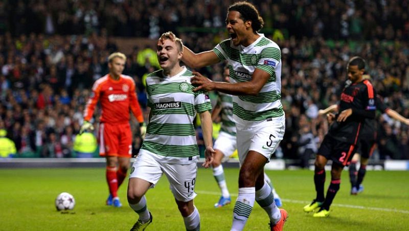 Después de dos partidos sin puntuar y al borde del KO, el Celtic de Glasgow se aferró hoy al sueño de continuar en competición europea tras derrotar al Ajax de Amsterdam (2-1), en la tercera jornada de la Liga de Campeones. Un gol de penalti anotado 