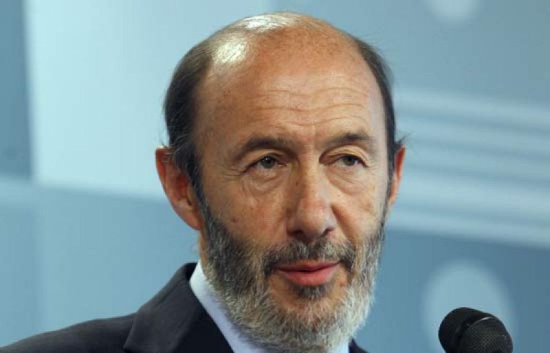 El ministro del Interior, Alfredo Pérez Rubalcaba, ha considerado que la sentencia de la Audiencia Provincial de Madrid que absuelve a cuatro mandos policiales por el caso del "ácido bórico" acaba con la "patraña" de que ETA estaba detrás del 11-M.