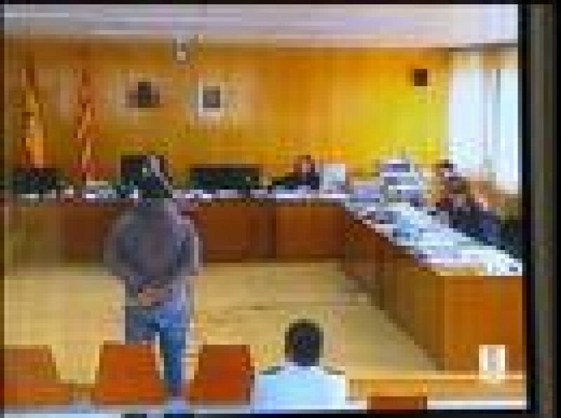 Hoy ha empezado en Tarragona el juicio contra un joven acusado de matar al bebé de su compañera sentimental porque le molestó mientras jugaba con una videoconsola.  El Fiscal pide 20 años de carcel y la defensa alega que era adicto a los videojuegos y que no quería matar al niño.