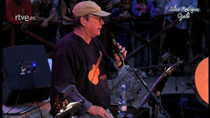 Imprescindibles - Imprescindibles - Silvio Rodríguez, Ojalá -  Actuación de Silvio Rodríguez en una plaza de La Habana