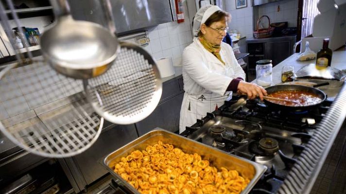 Telediario 1 - Baja el paro y sube la ocupación