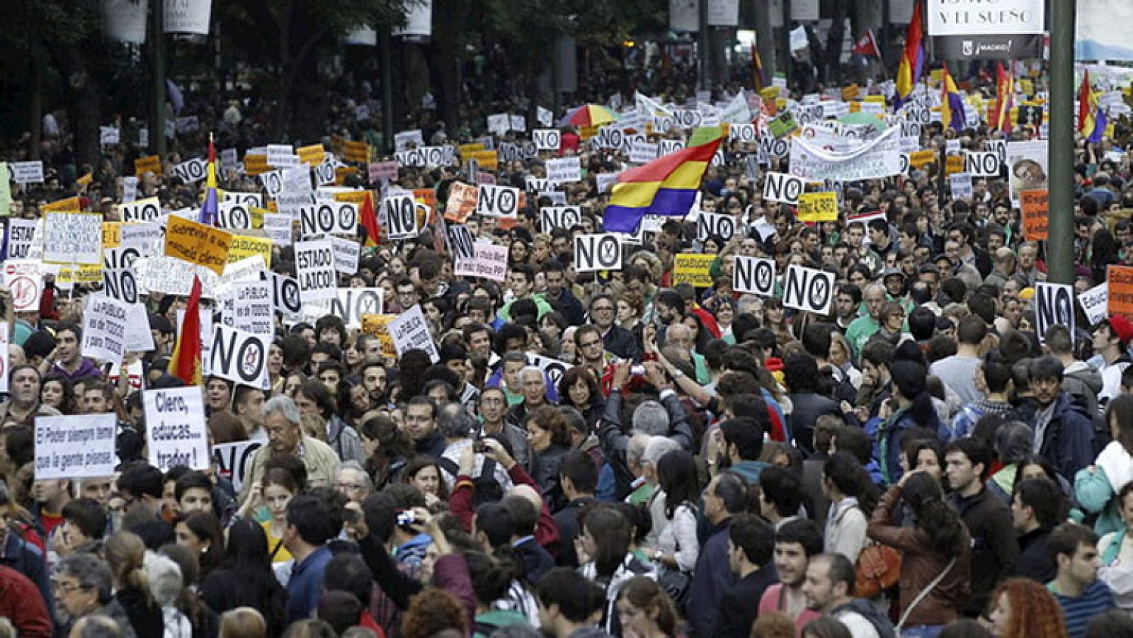 Telediario 1: Protestas en la huelga educativa | RTVE Play