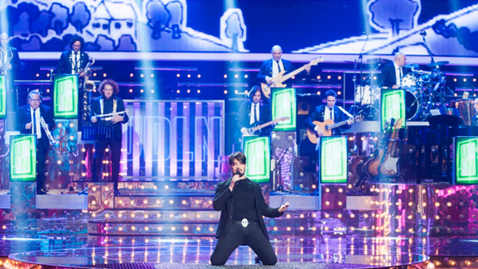 Uno de Los Nuestros - David Moreno canta "Caminando