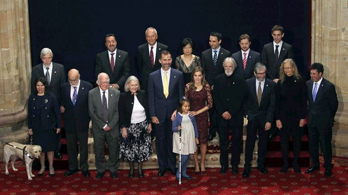 Los príncipes de Asturias reciben a los premiados