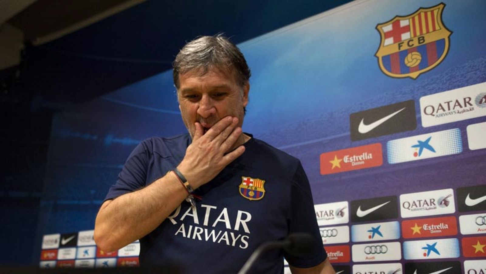 El entrenador del FC Barcelona, Gerardo Martino, reconoció que el  camino más corto para conseguir la victoria ante el Real Madrid este  sábado (18.00 horas) es "jugando bien", algo que "habitualmente  hacen", aunque no sea una condición 'sine qua no