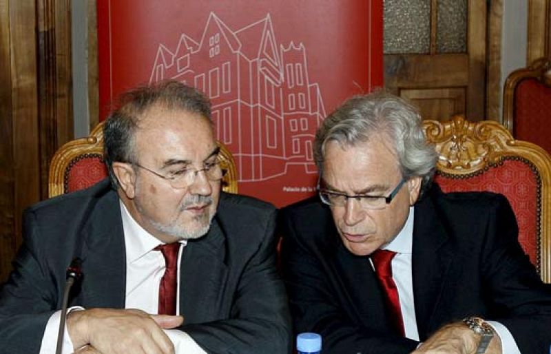 El BBVA habla en su último informe de un estancamiento económico en relación con el crecimiento del segundo trimestre y el ministro de Economía, Pedro Solbes, dice que lo que debe preocupar son los datos actuales. 