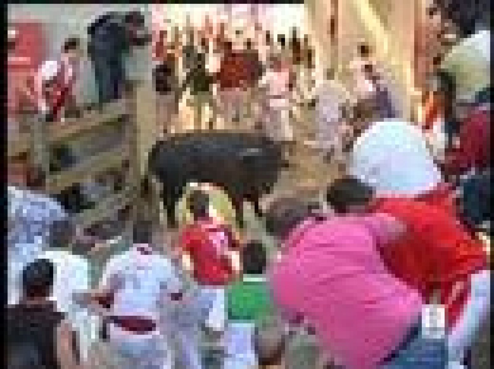 Emocionante tercer encierro de los sanfermines, con toros de Fuente Ymbro | Ver