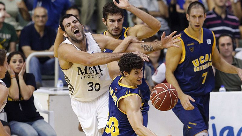 Han sufrido, pero siguen invictos. Real Madrid, Barcelona y Herbalife Gran Canaria se mantienen en lo alto de la tabla, junto al CB Canarias, al conseguir una nueva victoria en la tercera jornada de la Liga Endesa.