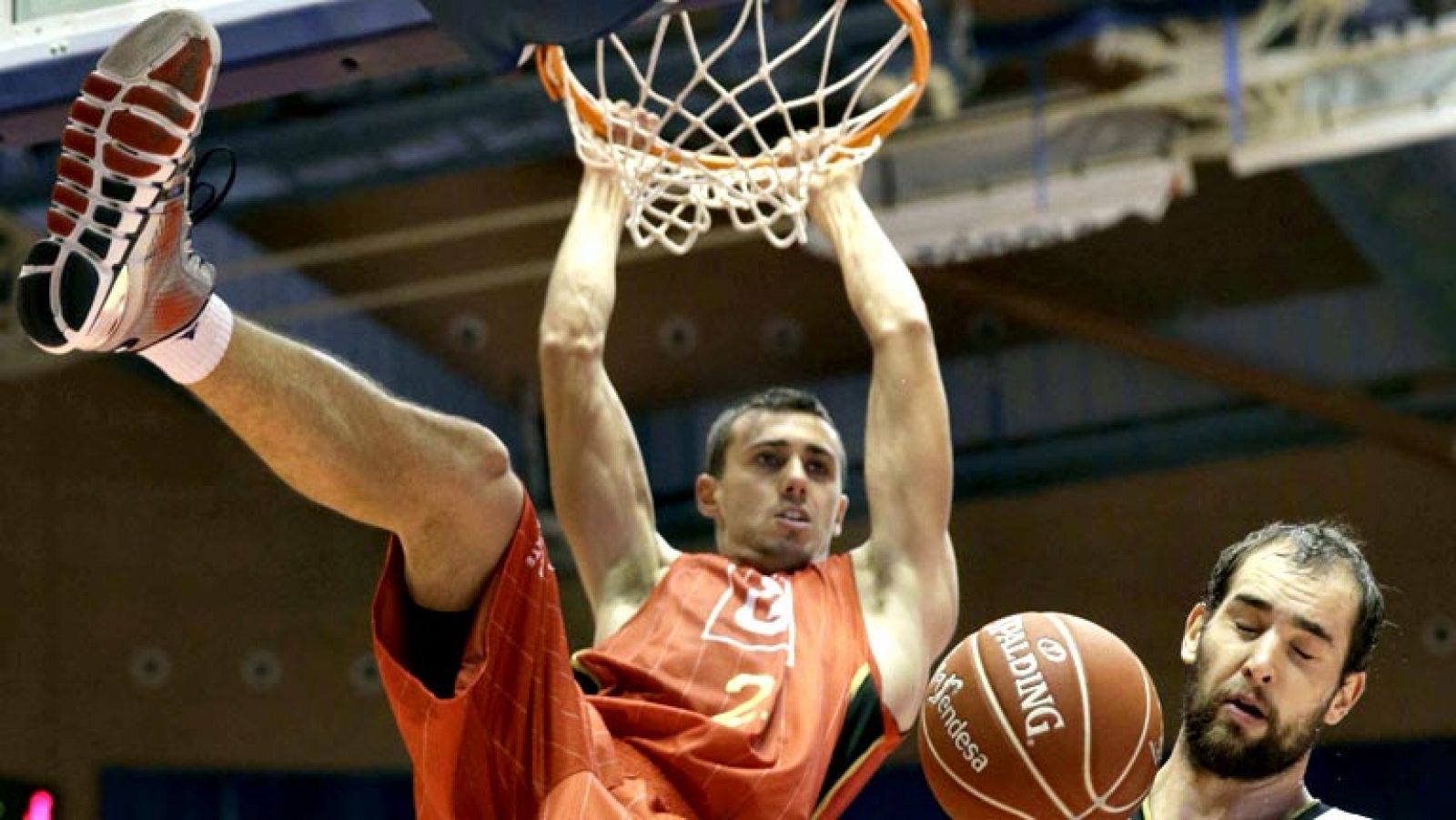 El CAI Zaragoza mantiene al Rio Natura Monbus lejos del triunfo, tras un partido en el que brilló Jon Stefansson y que revitaliza a los aragoneses, que habían perdido sus dos últimos partidos.