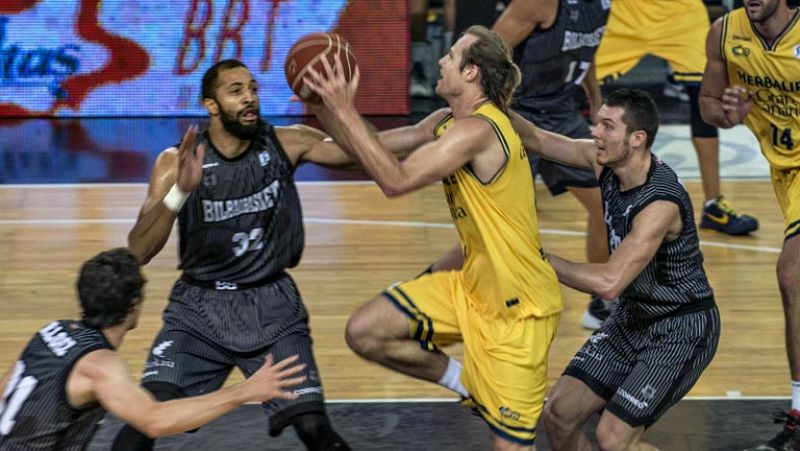 El Herbalife Gran Canaria se mantiene en el grupo de invictos tras llevarse la victoria de Bilbao, al que deja 0-3, gracias sobre todo al espectacular Nacho Martín, que anotó 27 puntos y terminó con 37 de valoración.