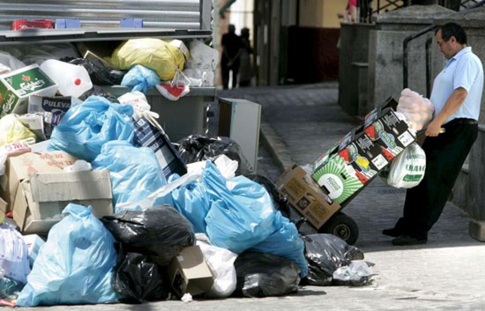 6 días sin recoger la basura en San Fernando