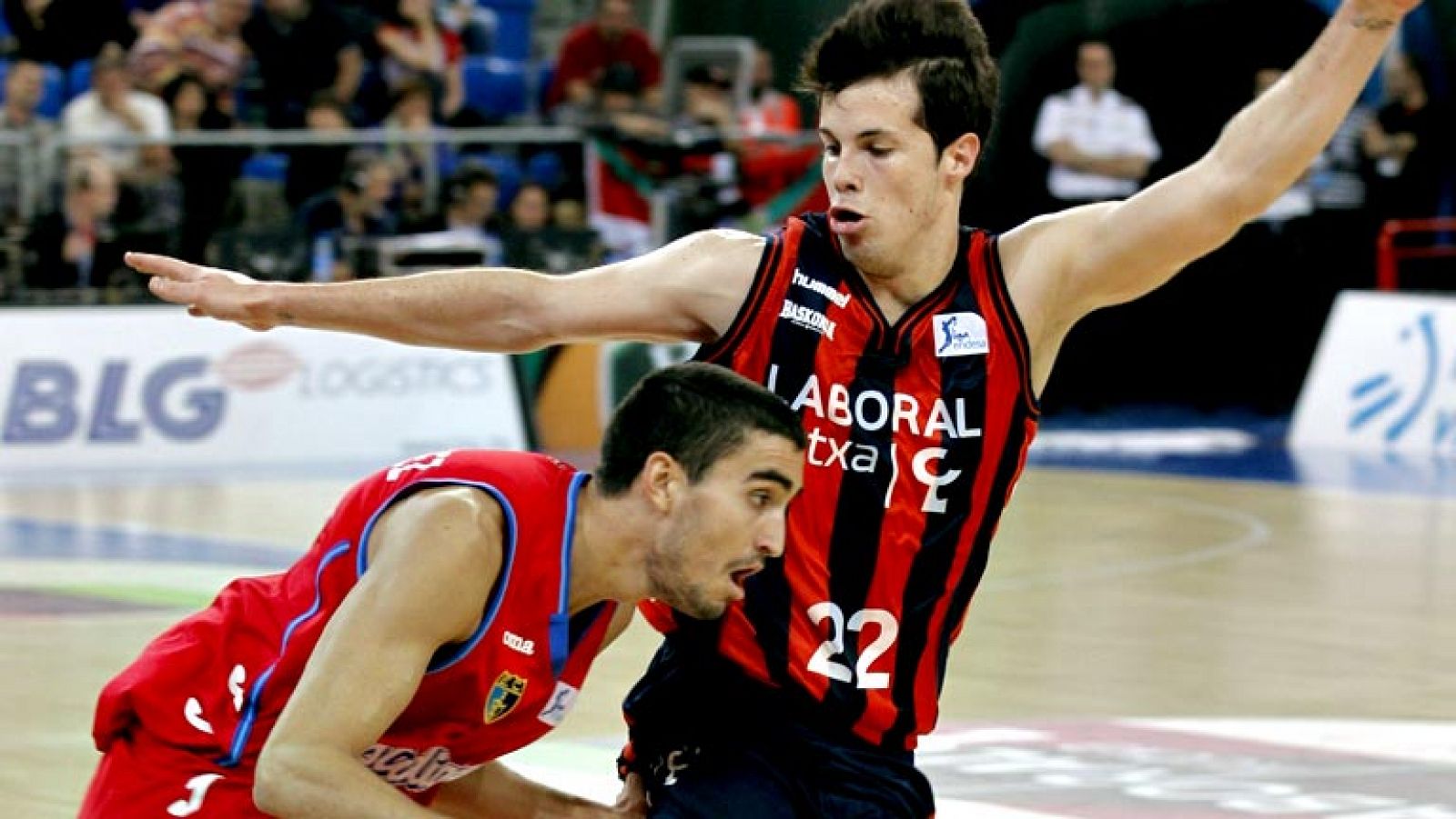 Con un gran Andrés Nocioni, el Laboral Kutxa ha sumado su primera victoria de la temporada, al derrotar por 79-66 al Estudiantes. Los 22 puntos y 26 de valoración del argentino fueron lo más destacado del partido, junto a los detalles del joven Ilima