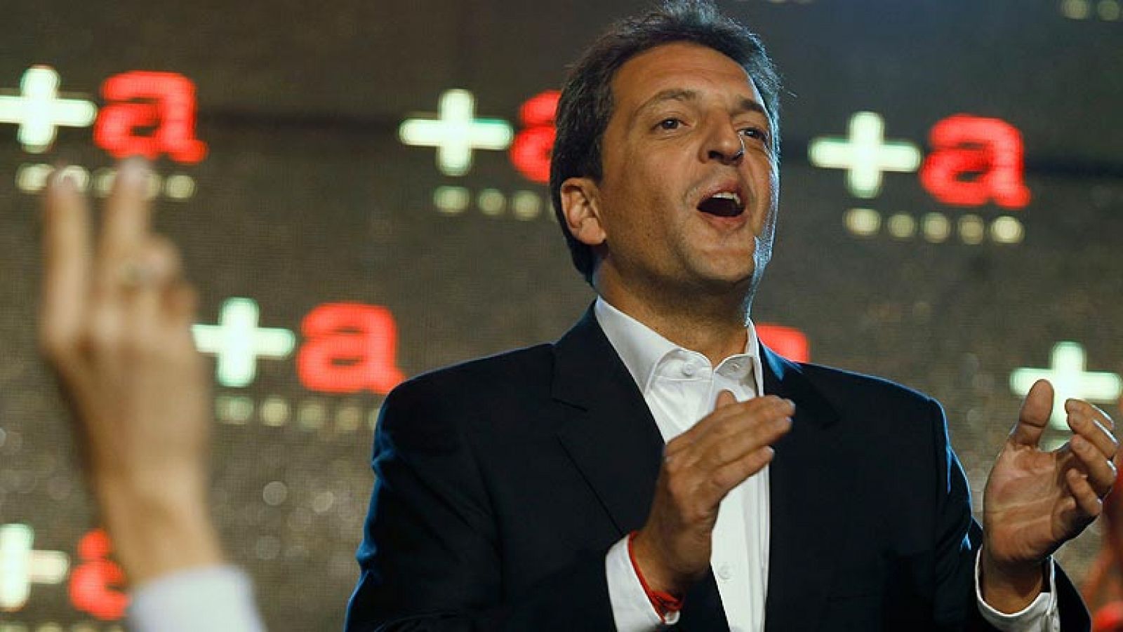 Sergio Massa emerge de las elecciones legislativas como principal rival de Cristina Fernández