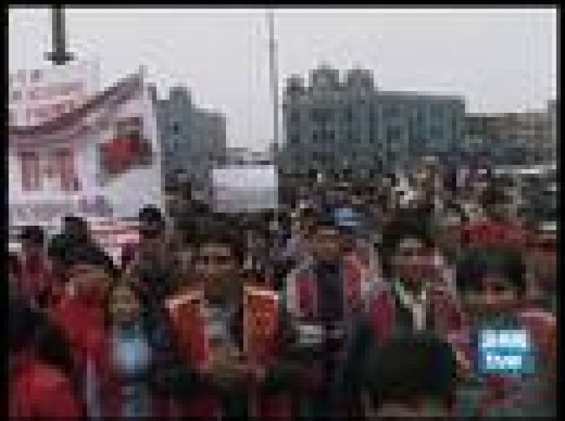  Marchas masivas y bloqueos de carreteras en diversos puntos de Perú han predominado en la huelga nacional contra la política económica y social del presidente, Alan García.