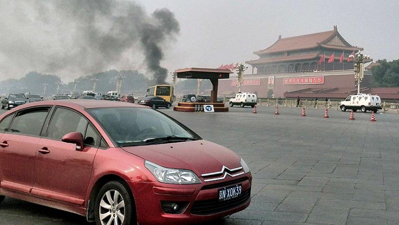 Mueren cinco personas al irrumpir un vehículo en la plaza de Tiananmen, en Pekín