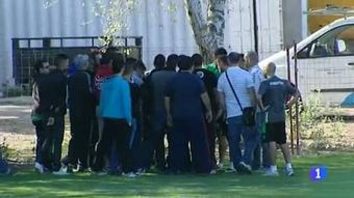 Los ultras del Betis piden explicaciones a Mel por el 5-0 ante el Atlético