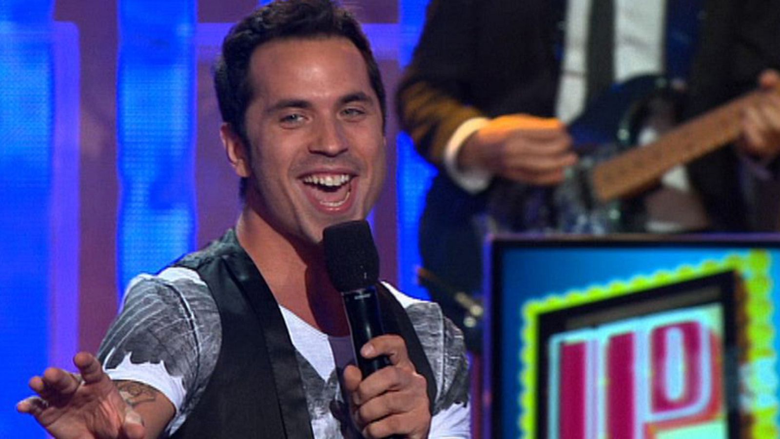 Uno de Los Nuestros - Jose Montoro canta "Clavado en un bar"