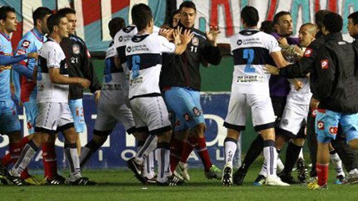 Telediario 1 - Nuevo episodio de violencia en el fútbol argentino