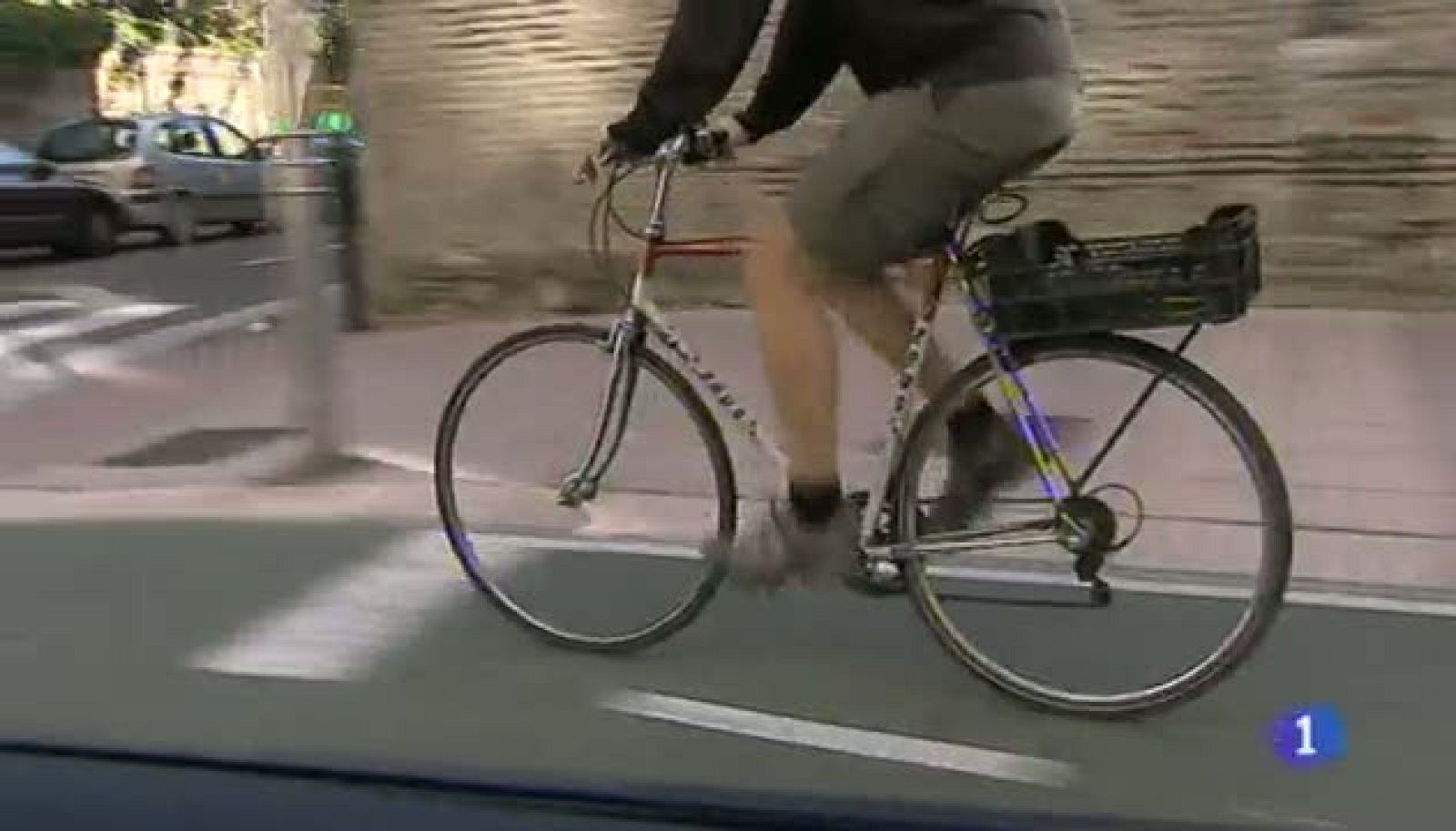  - Zaragoza aspira a conseguir el Premio Capital Verde Europea 2016. La capital aragonesa ha  presentado hoy su candidatura. Los zaragozanos han mejorado las cifras de emisión de CO2, se depura el 99% de las aguas residuales y se cumplen los requisitos de la unión europea en materia de calidad ambiental. - Los regantes del canal de Aragón y Cataluña utilizarán el agua del embalse de San Salvador cuando se hayan finalizado las obras de esta infraestructura hidráulica. - Empieza en Huesca el festival Periferias, dedicado al horror en todas sus acepciones.