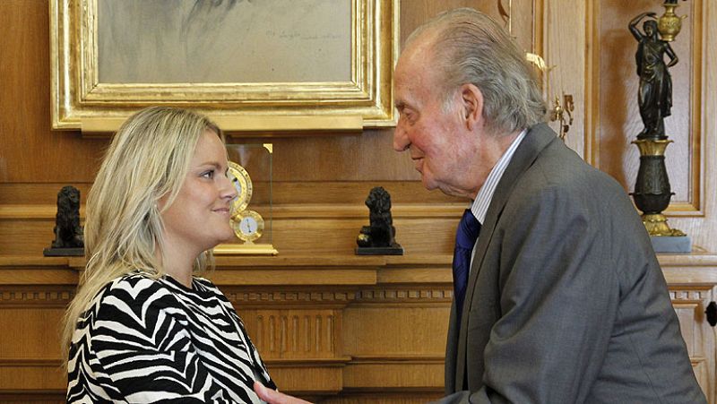El rey a las víctimas de ETA: "Sé que estáis pasando momentos difíciles" - Informativo 24h | Ver