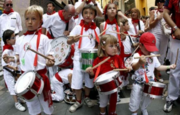 Las charangas animan los sanfermine