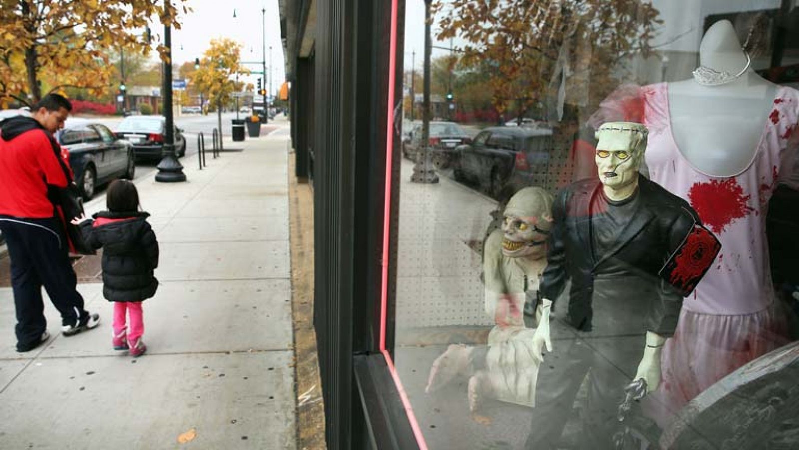 Los más pequeños calientan motores para su noche de brujas preferida