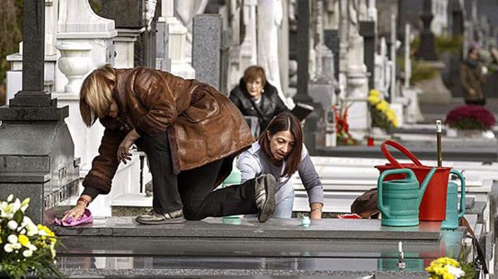 Informativo 24h - Día de visitas a los cementerios