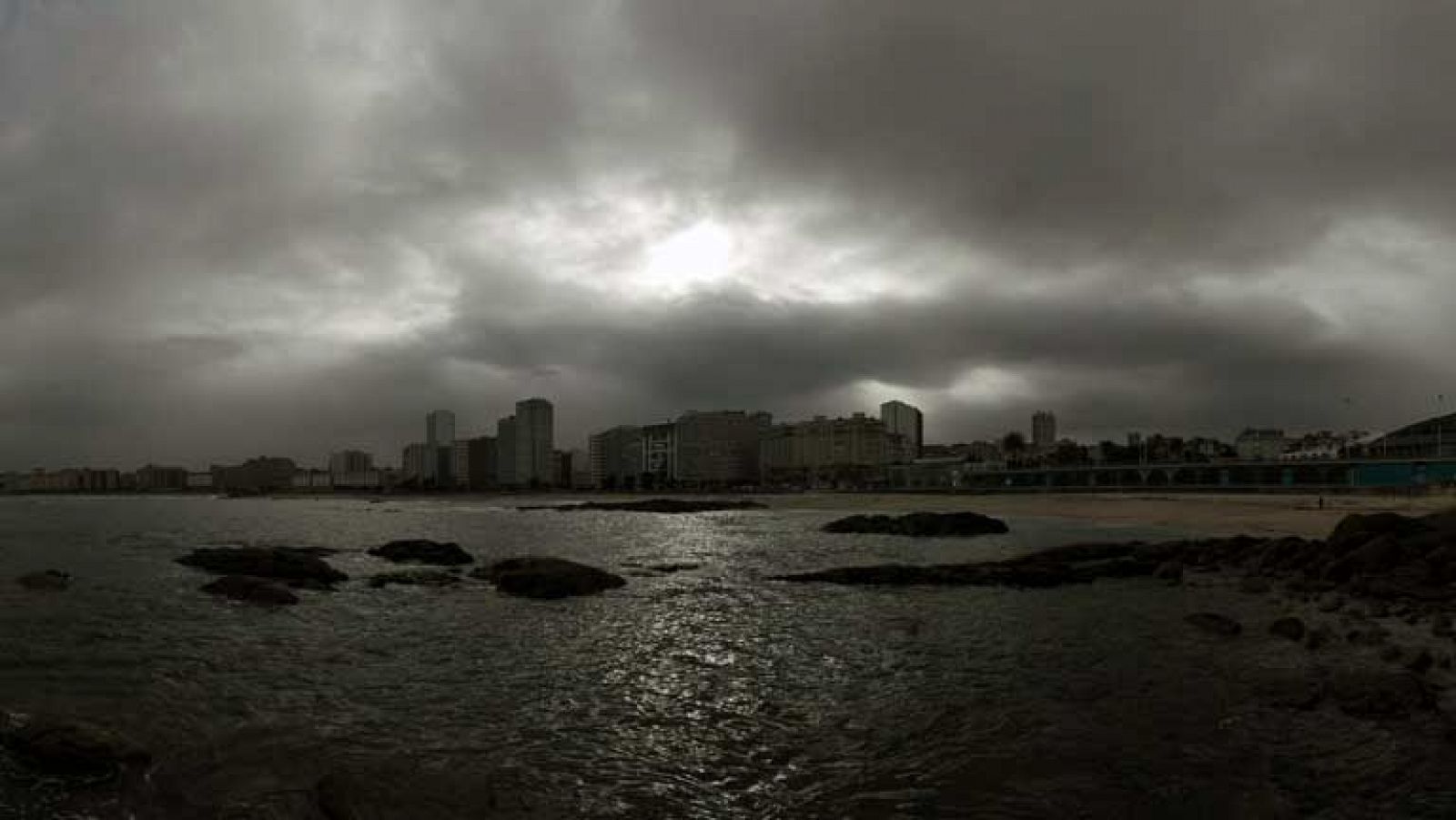 El tiempo: Lluvias y viento en Galicia, y fuertes precipitaciones en Menorca | RTVE Play