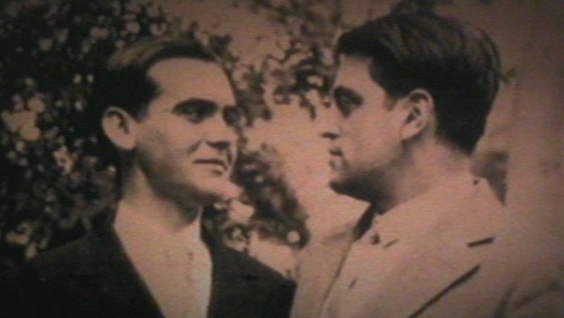 El historiador y escritor Ian Gibson reconstruye la primera mitad de la vida de Luis Buñuel