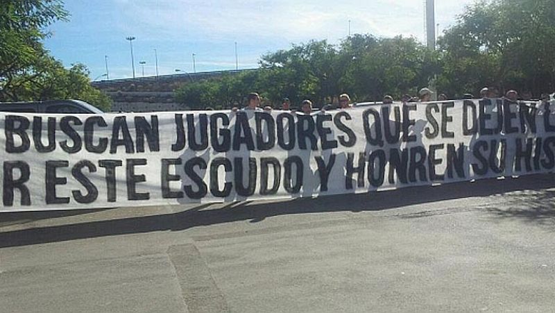 La afición del Valencia busca "jugadores que se dejen la vida" por el equipo