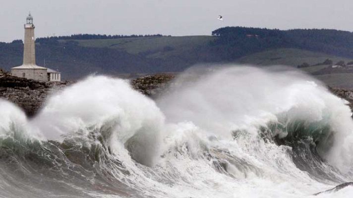 Lluvias localmente fuertes en Canarias y vientos fuertes en Galicia