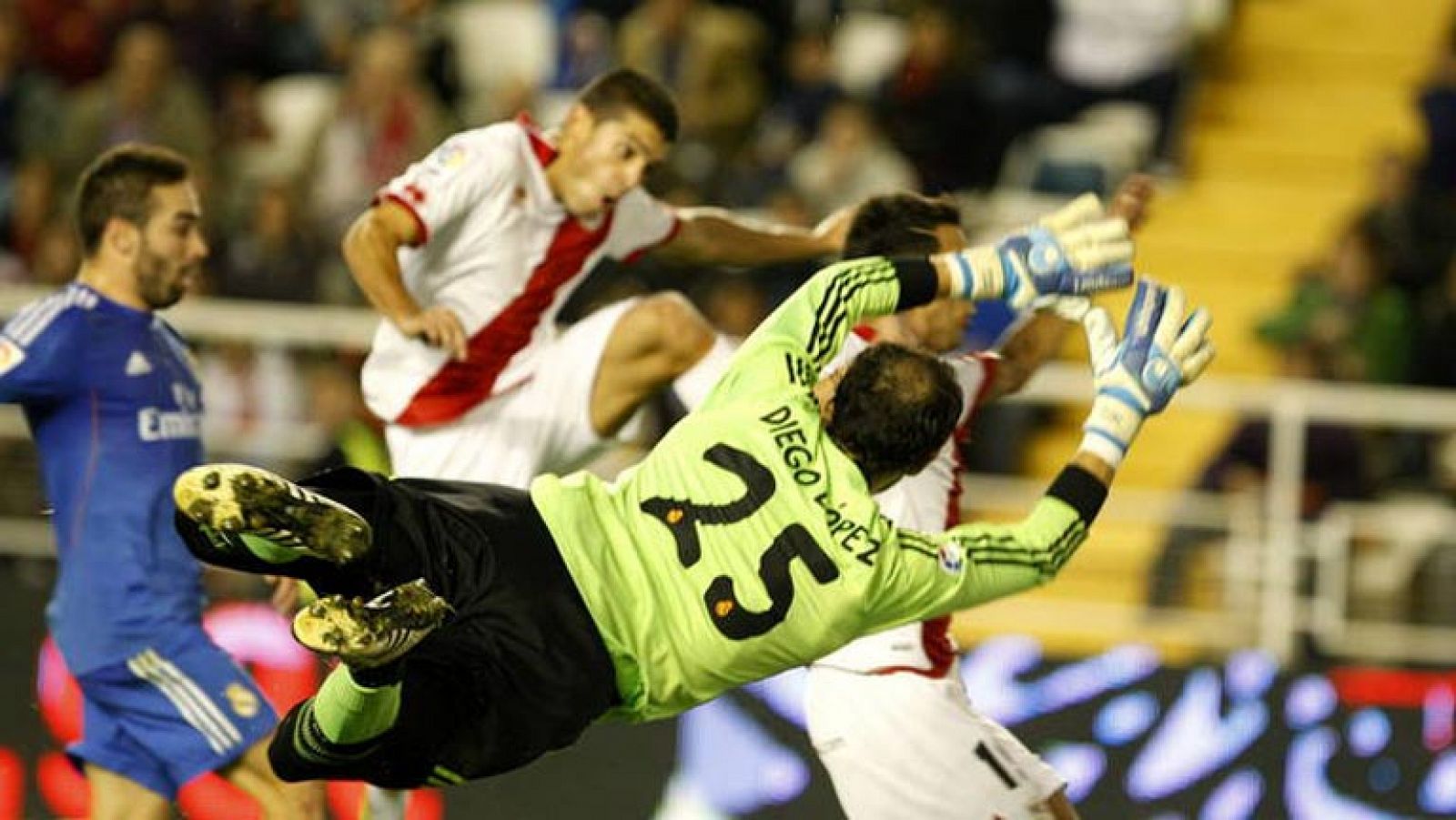 Noche de nervios para el Real Madrid en Vallecas