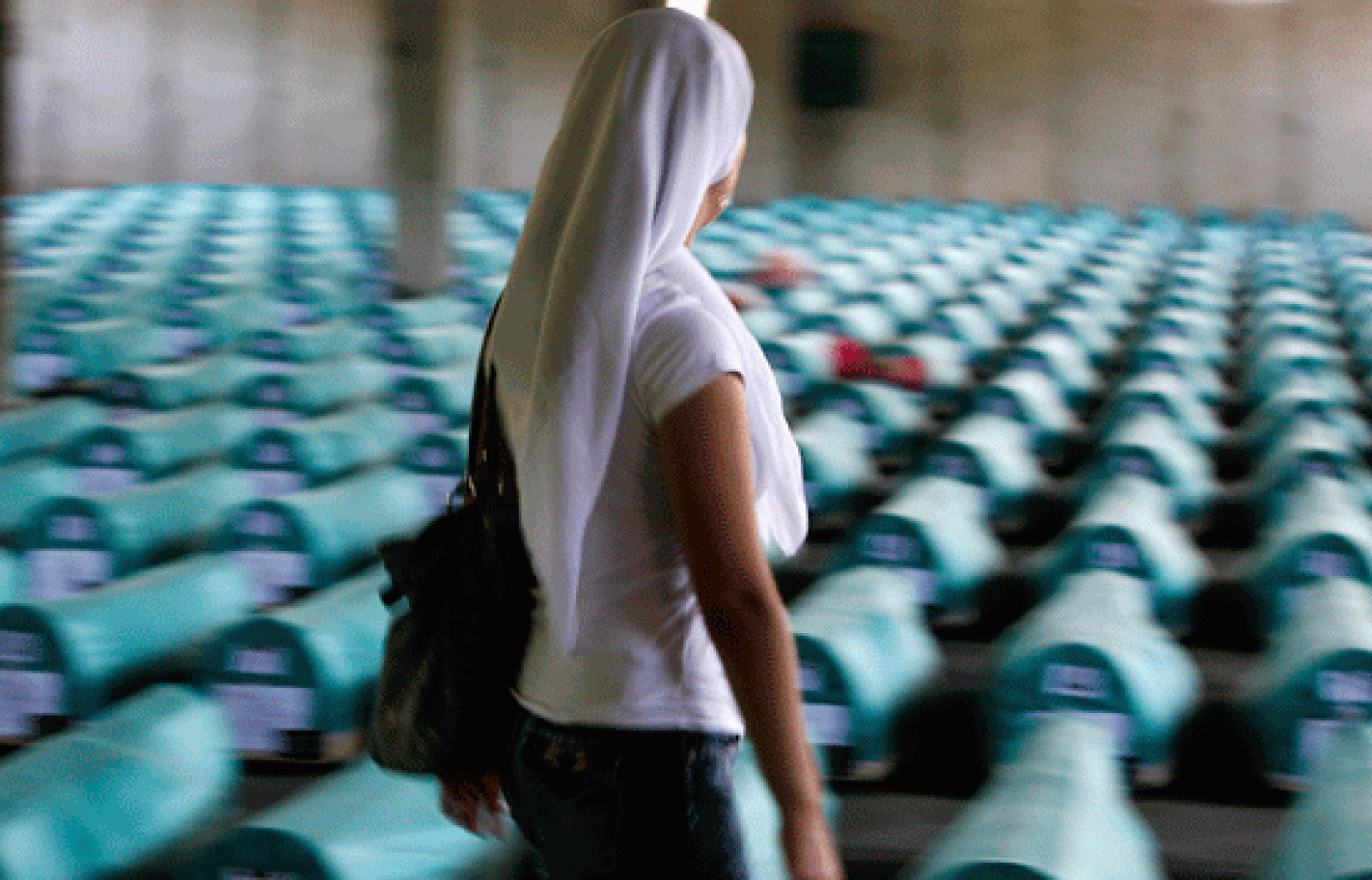   En Bosnia Herzegovina se ha celebrado el 13º aniversario de la matanza de Sbrenica que se cobró la vida de 8.000 mulsmanes.