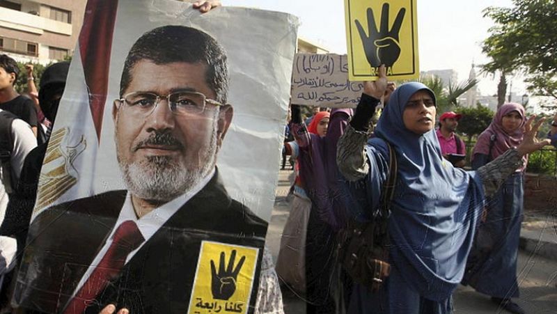Los militares egipcios temen las protestas en el inicio del juicio a Morsi