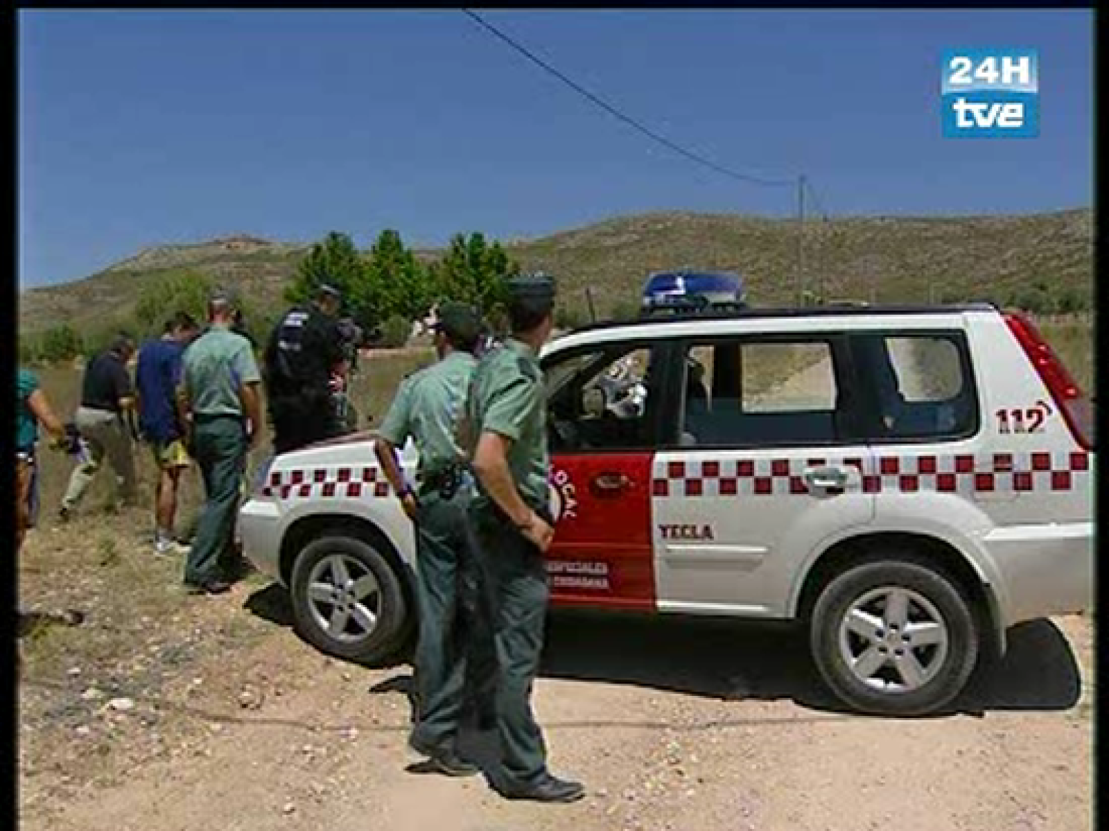 Un hombre ha matado a su mujer y a sus dos hijos en el municipio murciano de Yecla. Cuando la policía ha llegado al lugar de los hechos, se ha pegado un tiro con su escopeta. (11/07/08)