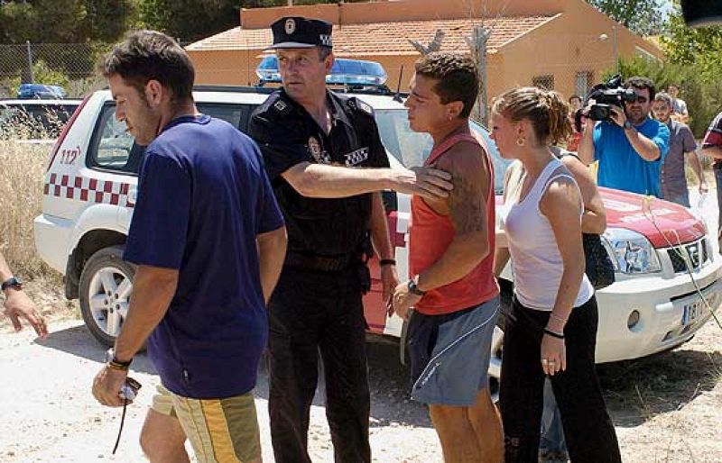 Después de los asesinatos, el hombre ha llamado a la policía y se ha suicidado con una escopeta.