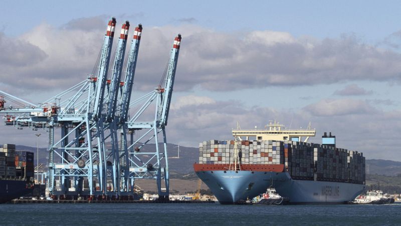 El carguero más grande del mundo ya está en el puerto de Algeciras 