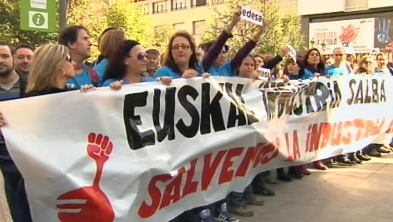 Los trabajadores de Fagor protestan ante el Parlamento vasco