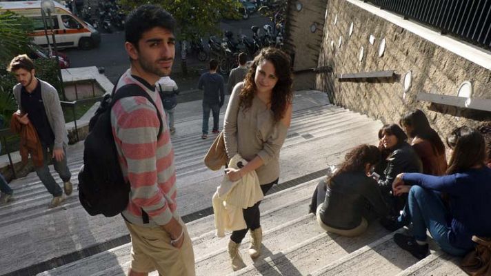 Telediario 1 - Firmas para defender las becas