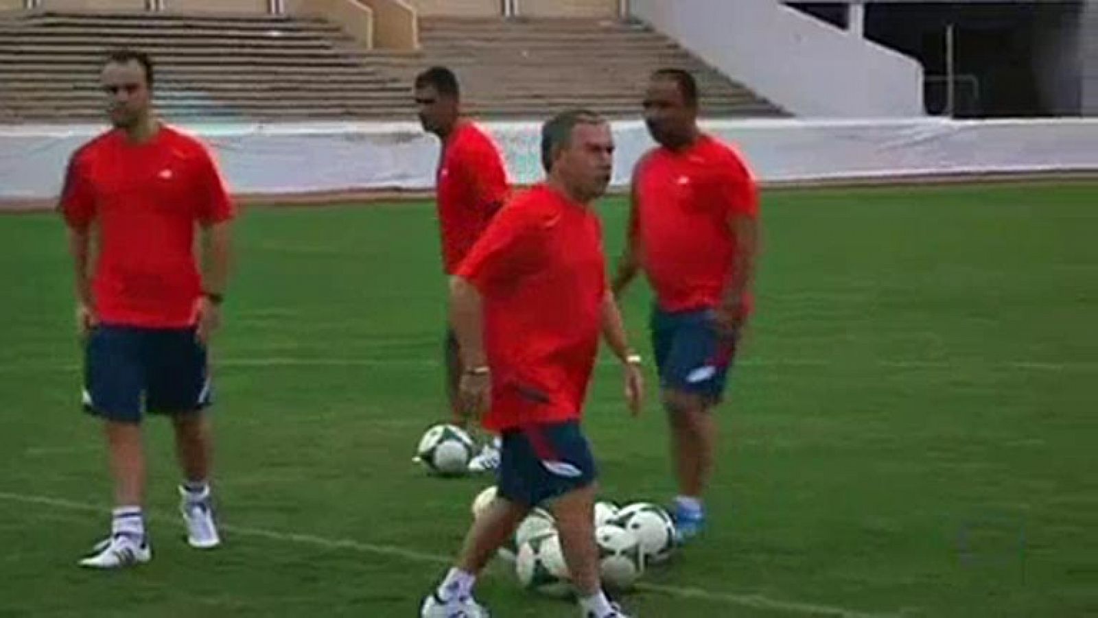 Telediario 1: Javier Clemente ya ordena en los entrenamientos de la selección de Libia | RTVE Play