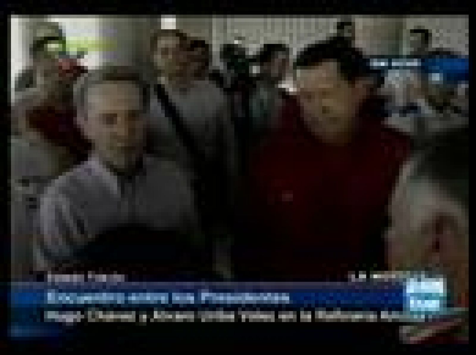 Los presidentes de Venezuela y Ecuador, Hugo Chávez y Álvaro Uribe, respectivamente, han firmado la paz tras más de ocho meses de crisis diplómatica por diferencias sobre las FARC.