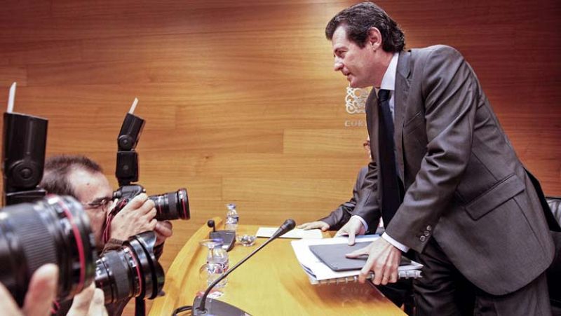 El vicepresidente valenciano evita referirse al ERE de Canal 9 en una comisión parlamentaria  