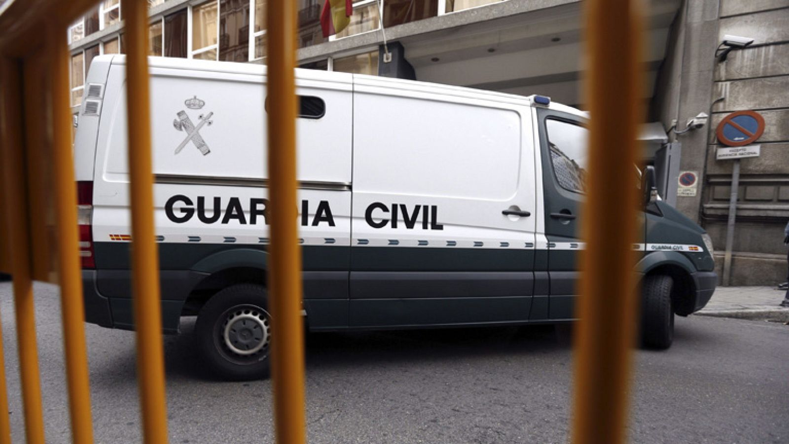 El juez decreta prisión eludible bajo fianza de 1,5 millones para el ex director general de la CAM