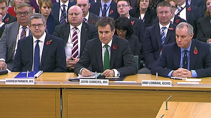 Telediario 1 - El servicio secreto británico critica a Snowden por "dañar" sus operaciones