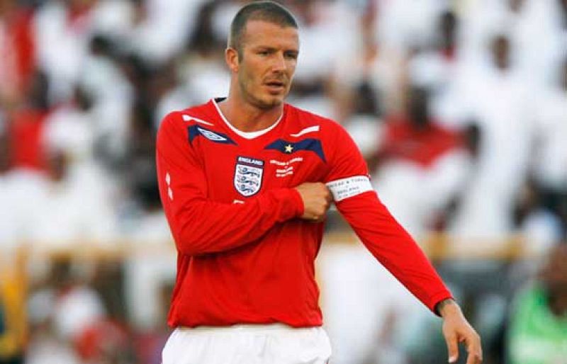 En una entrevista, David Beckham afirma que Cristiano Ronaldo es "el mejor del mundo" y que ayudaría al Real Madrid a ganar títulos como la Champions League.